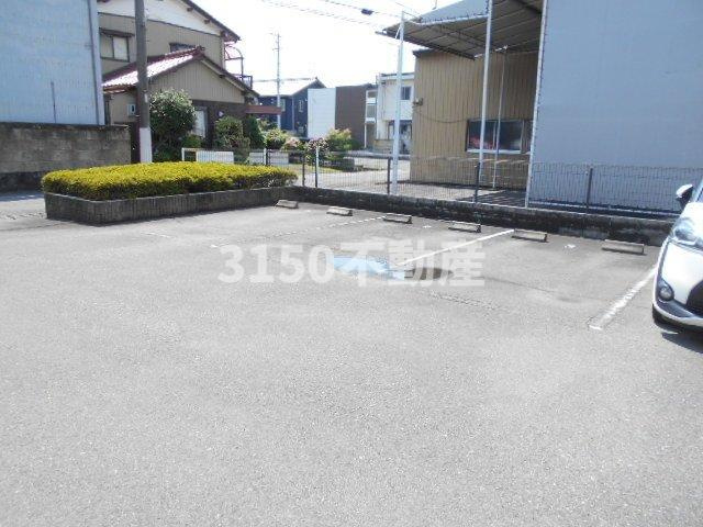 メゾンソルトヴァリーの駐車場