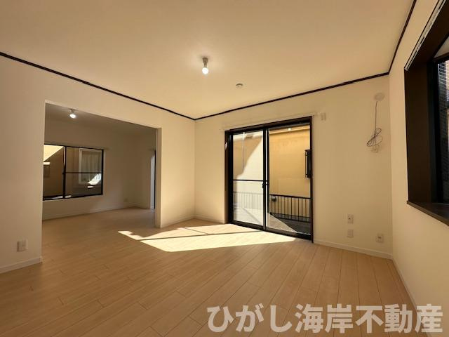 茅ヶ崎市赤羽根　　中古戸建のダイニング|新規リフォーム完了！　12.8帖　LDK
