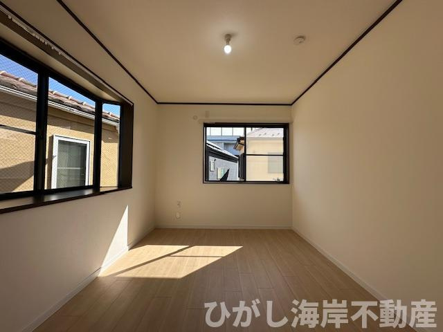 茅ヶ崎市赤羽根　　中古戸建の寝室|新規リフォーム完了！　5.6帖　洋室