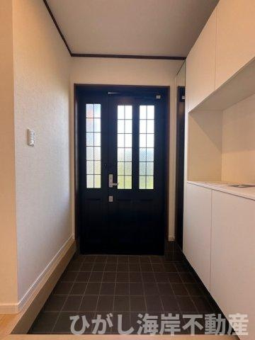 茅ヶ崎市赤羽根　　中古戸建の玄関|新規リフォーム完了！　玄関