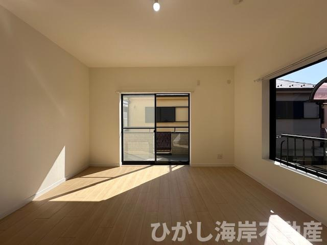 茅ヶ崎市赤羽根　　中古戸建の洋室|新規リフォーム完了！　8帖　洋室