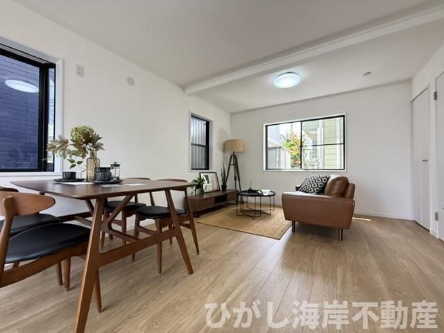 茅ヶ崎市室田２丁目　中古戸建の居間・リビング|新規リフォーム完了！　12帖　LDK