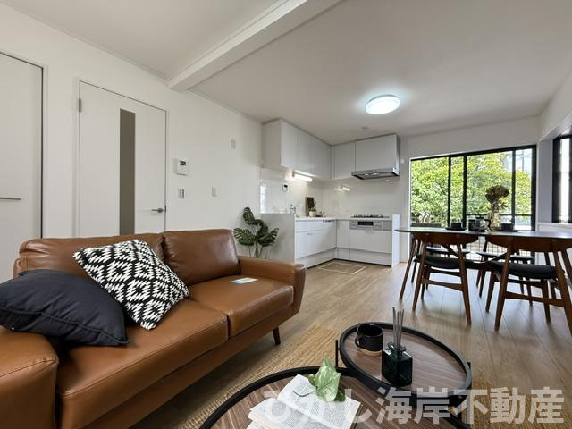 茅ヶ崎市室田２丁目　中古戸建のダイニング|新規リフォーム完了！　12帖　LDK