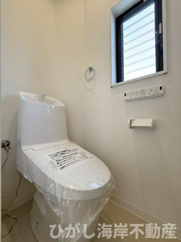 茅ヶ崎市室田２丁目　中古戸建のトイレ|新規リフォーム完了！　洗浄機能付きお手洗い
