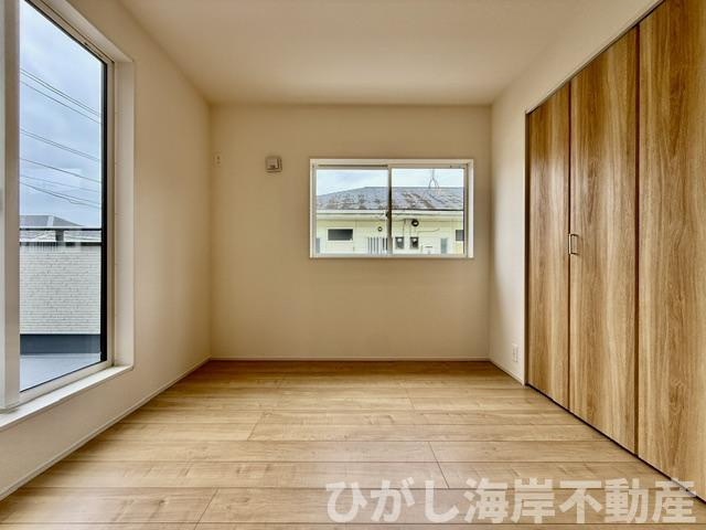 茅ヶ崎市堤　新築戸建の前面道路含む現地写真|5月23日撮影　建築中　現地外観