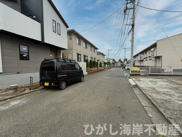 茅ヶ崎市堤　新築戸建の前面道路含む現地写真|5月23日撮影　建築中　現地外観