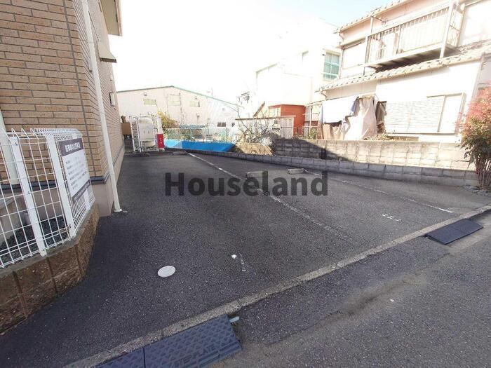 エミネンス・ジュンの駐車場