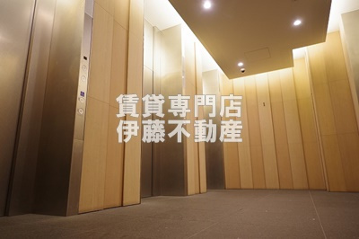 グランドメゾン御園座タワーのロビー|エレベーター5基