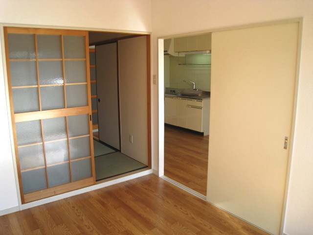 第２奥村ハイツの洋室