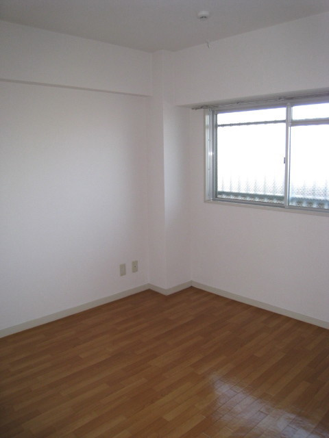 第２奥村ハイツの洋室