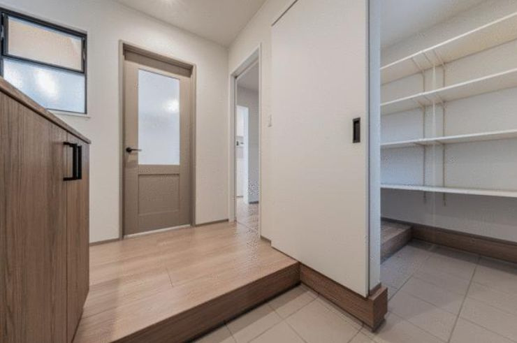 伊勢原市下糟屋戸建の玄関|玄関ホール