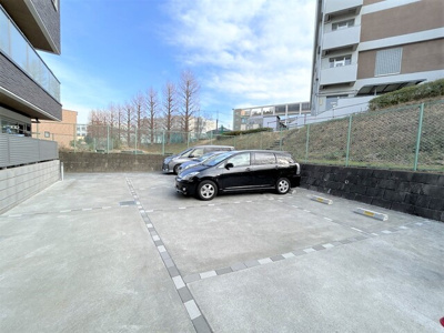 敷地内駐車場（有料・要空き確認）