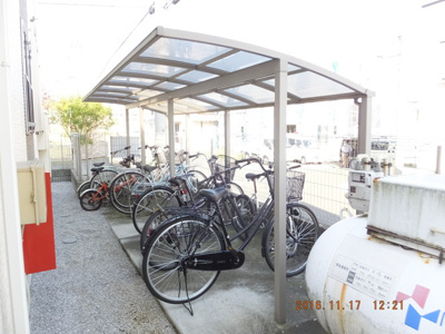 敷地内屋根付駐輪場