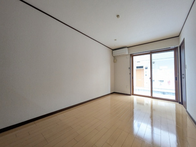 ★南向き10.5帖の洋室です★