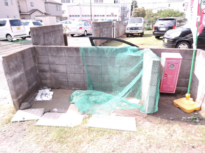 敷地内ゴミ捨場