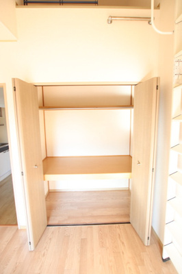 ★仕切り付きで収納しやすい★