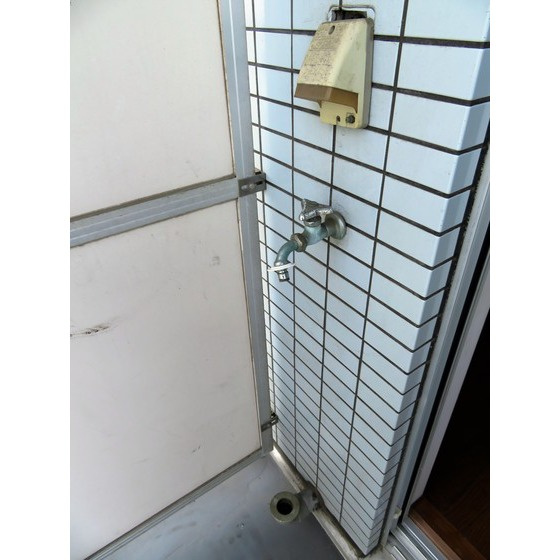 エレガンス綾瀬６のその他|室外洗濯機置き場