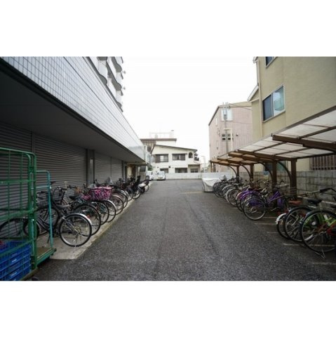 エレガンス綾瀬６のその他|駐輪場