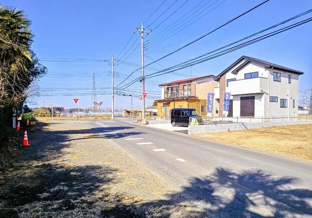 LIGARE小山市雨ケ谷2期　新築一戸建ての前面道路含む現地写真|前面道路含む現地写真です