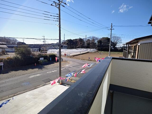 LIGARE小山市雨ケ谷2期　新築一戸建ての前面道路含む現地写真|バルコニーは２面あります。