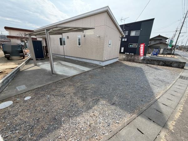 高崎市吉井町下長根平家中古一戸建ての前面道路含む現地写真