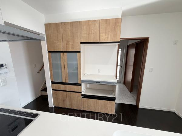 高崎市吉井町吉井中古一戸建てのキッチン|カップボード付き。