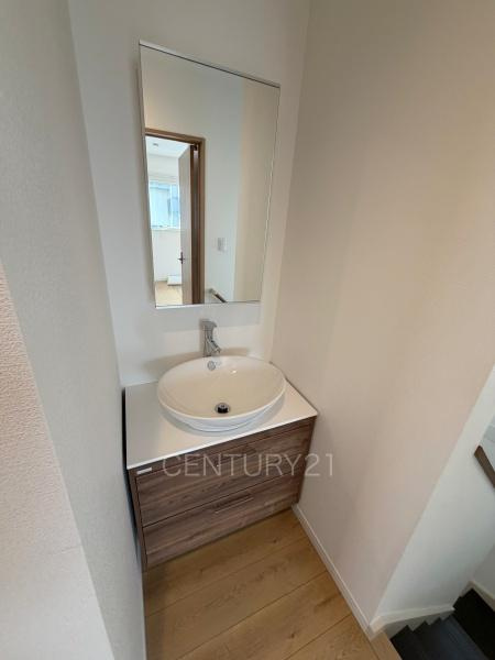 高崎市吉井町吉井中古一戸建ての独立洗面台|２階洗面所