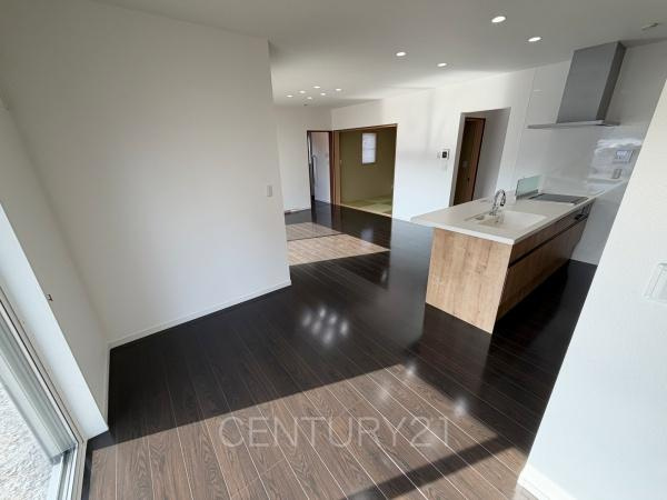 高崎市吉井町吉井中古一戸建ての居間・リビング|ダイニングテーブルスペース