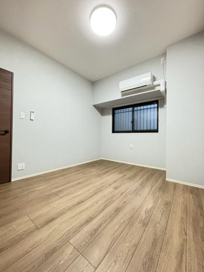 【洋室】 | REGALO | 写真は反転タイプ6階のお部屋写真です