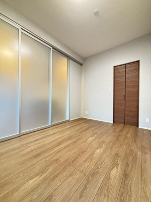 【洋室】 | REGALO | 写真は反転タイプ6階のお部屋写真です