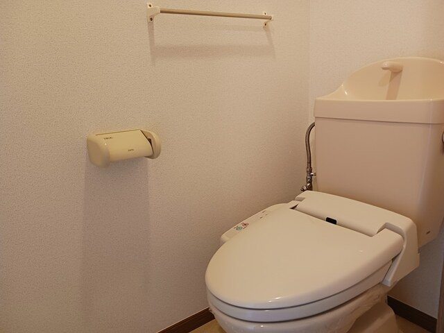 グランディールⅣのトイレ|ゆったりとした空間のトイレです