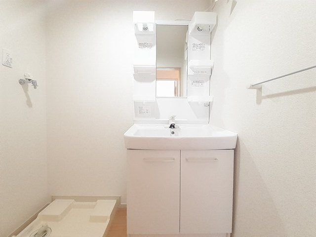 エトワール八尾Ⅲの洗面所|コンパクトで使いやすい洗面所