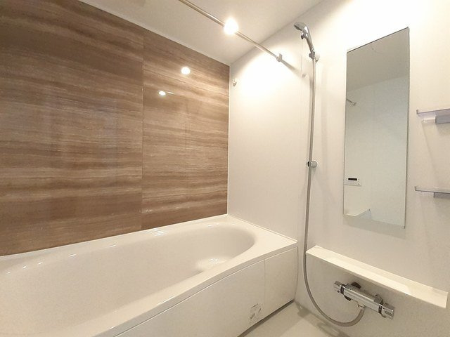 ベルモア長附の浴室|落ち着いた空間のお風呂です