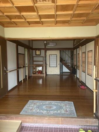 出雲市斐川町出西　中古戸建の玄関