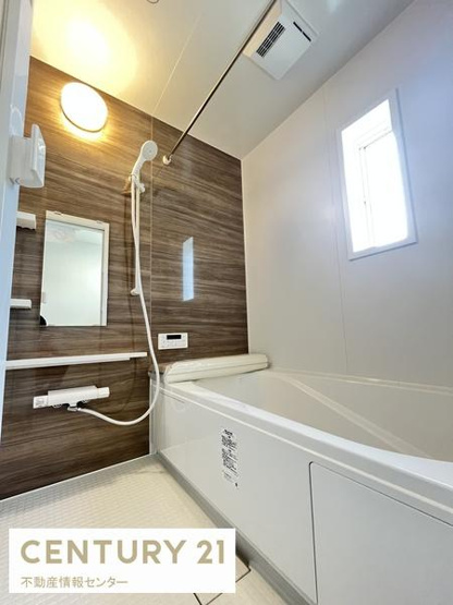 【浴室】 | 南恩加島６丁目　中古戸建 | 浴室乾燥暖房機付きのバスルーム！