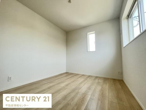 【洋室】 | 南恩加島６丁目　中古戸建 | 収納の付きのお部屋となっております