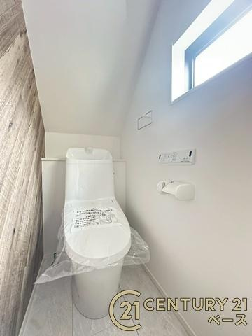 香芝市北今市２丁目 ／新築一戸建のトイレ|■現地撮影写真■１・２階ともに清潔感ある綺麗なお手洗を完備！