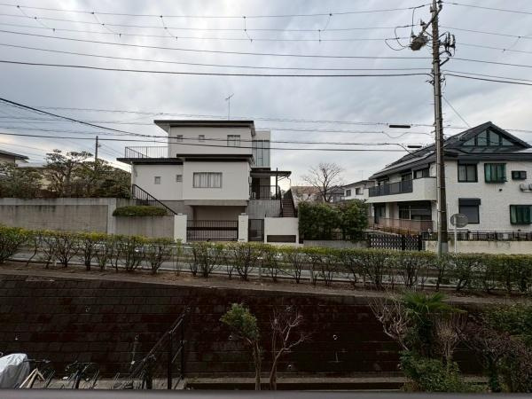 菱興洋光台マンションのその他|2Fバルコニーからの眺望です！車や人通りが少なく閑静な住宅街です。