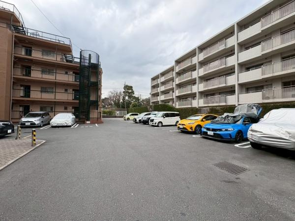 菱興洋光台マンションの駐車場|平置き駐車場です。（空き状況要確認）
