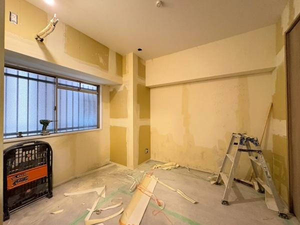 菱興洋光台マンションの子供部屋|勉強机、ベットを置いても、広い空間の洋室！！
お子様の学習しやすい環境が整えられそうですね。