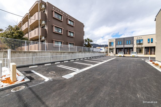 アレーズ　Bの駐車場