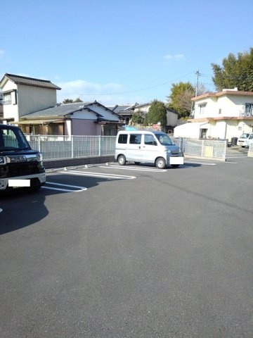 サン　フォーリストの駐車場