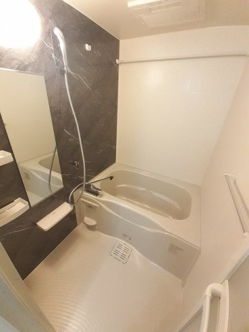 ブラン・ブランシェＢの浴室