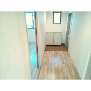 ベルニシキS棟の玄関