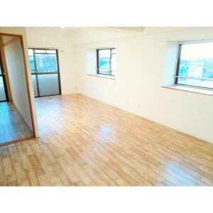 ベルニシキS棟の居間・リビング