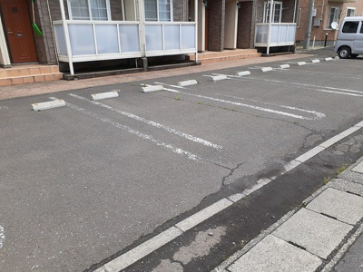 【駐車場】 | プリムロ－ズⅢ | 駐車場完備です