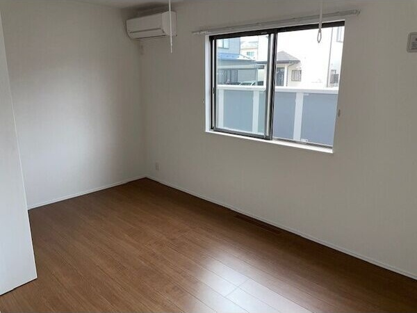 ワンリッチ上野町Bの居間・リビング