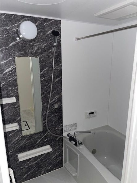 ワンリッチ上野町Bの浴室