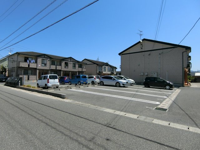 カロータ　ロッソⅢの駐車場