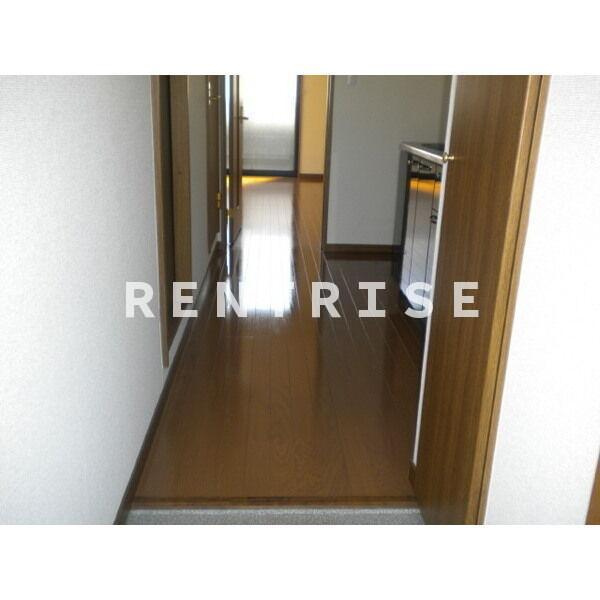 アンプルールリーブルプロパティの玄関